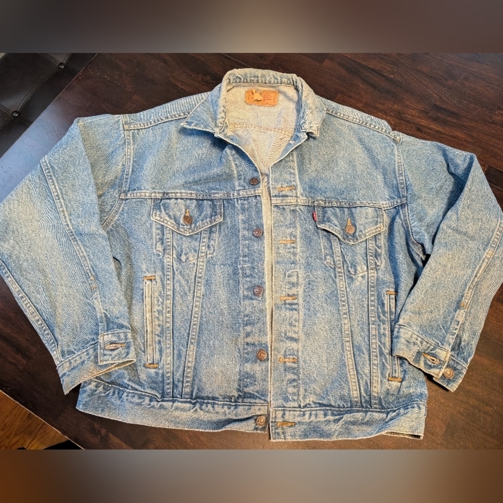 Levi's VTG 1980's Classic Blue Denim Trucker Jacket, Men's Large, Light Wash
